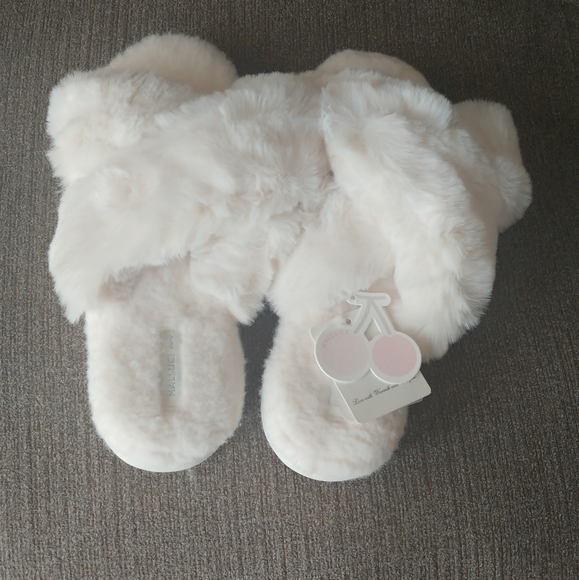 fuzzy faux fur slip on slippers - Picture 4 of 4